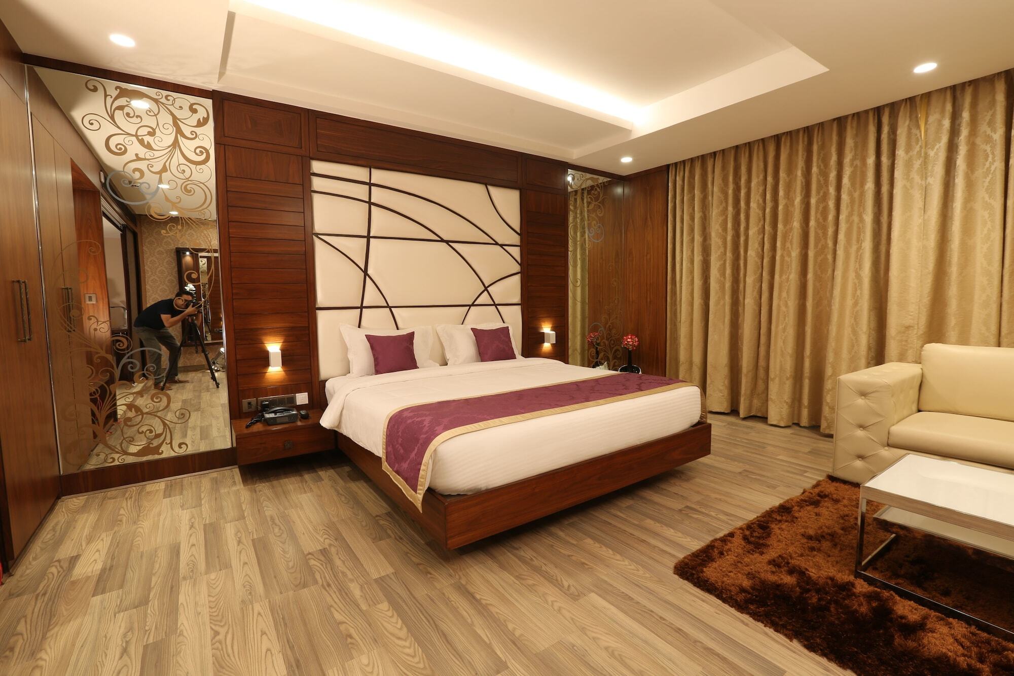 M Crown Hotel Shillong Luaran gambar