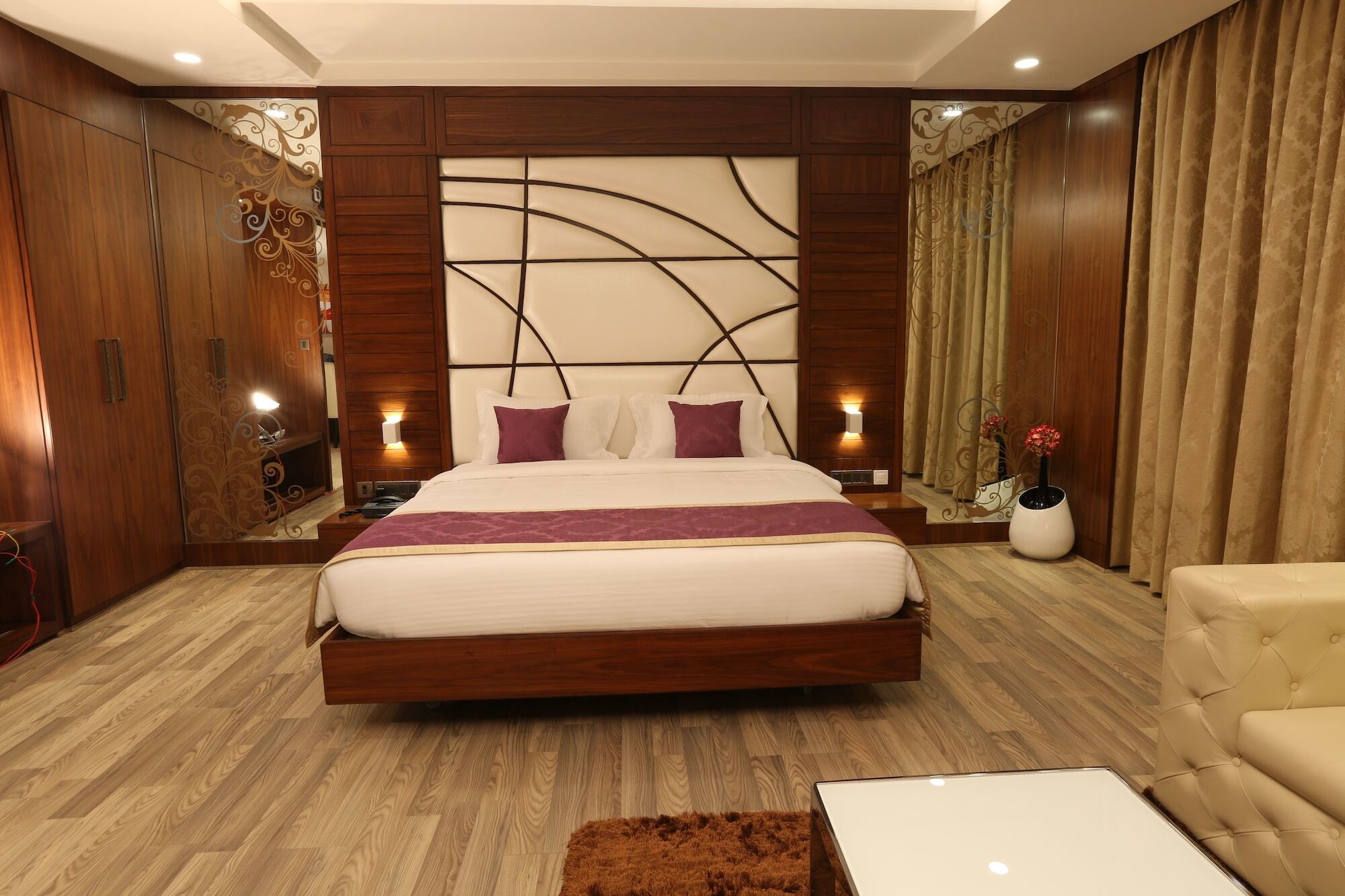 M Crown Hotel Shillong Luaran gambar